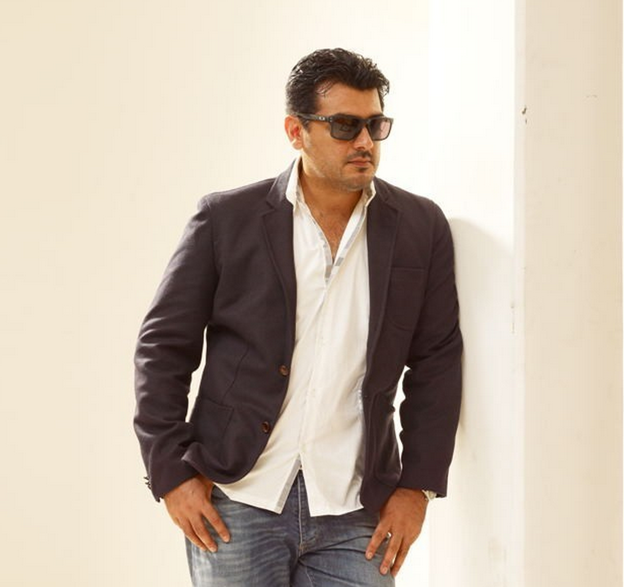 ஆமை அஜித் - HD Wallpaper 