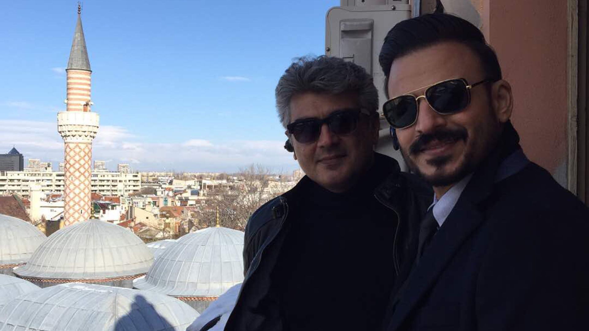 Vivek Oberoi And Ajith Kumar - HD Wallpaper 