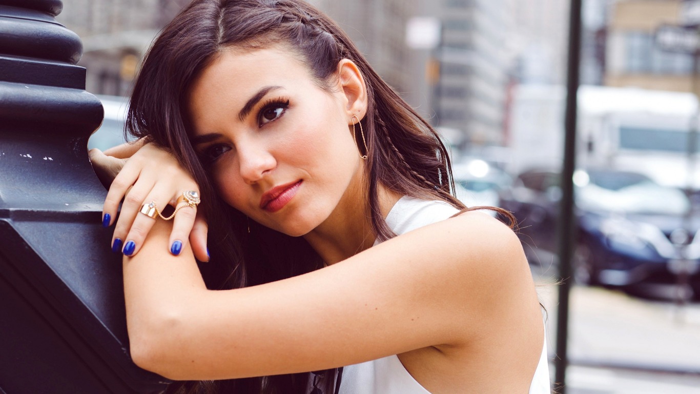 Victoria Justice - HD Wallpaper 