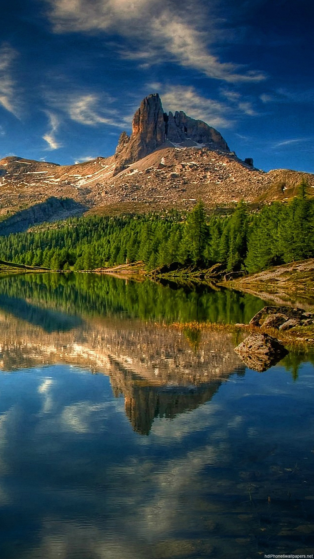 Reflective Water Background - HD Wallpaper 