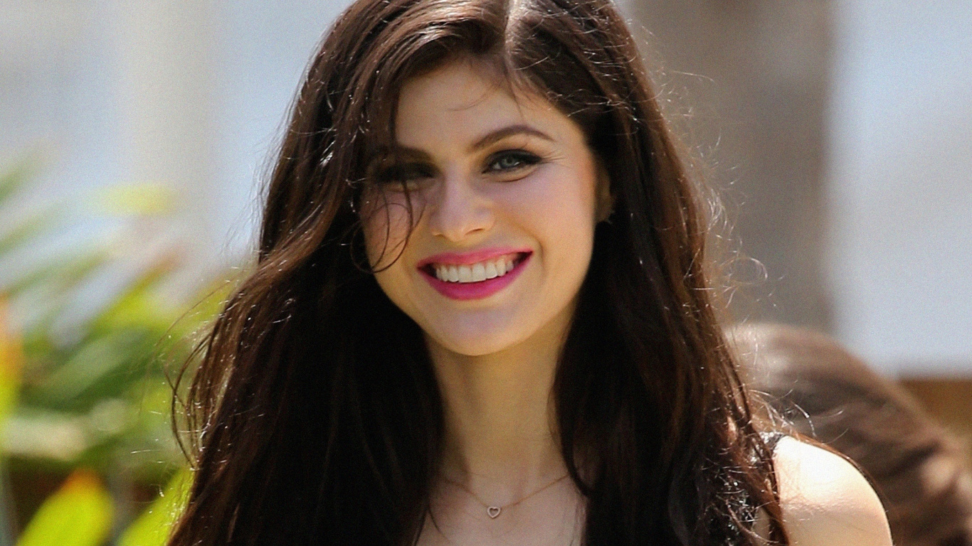 Smile, Actress, Alexandra Daddario, Wallpaper - Gorgeous Wallpaper Alexandra Daddario - HD Wallpaper 