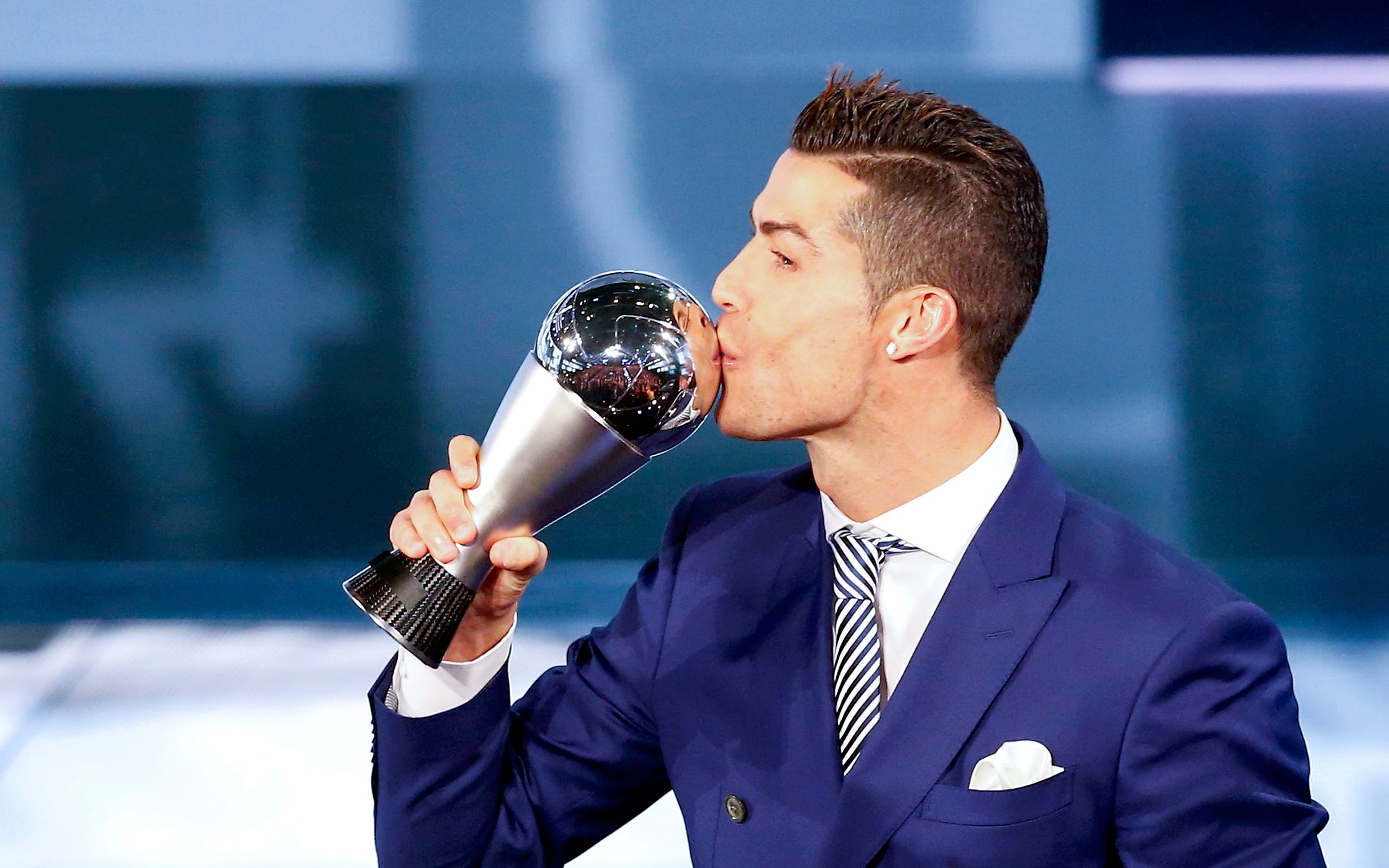 Cristiano Ronaldo, Best World Football Player, Player - Cristiano Ronaldo Fifa Best Player 2017 - HD Wallpaper 