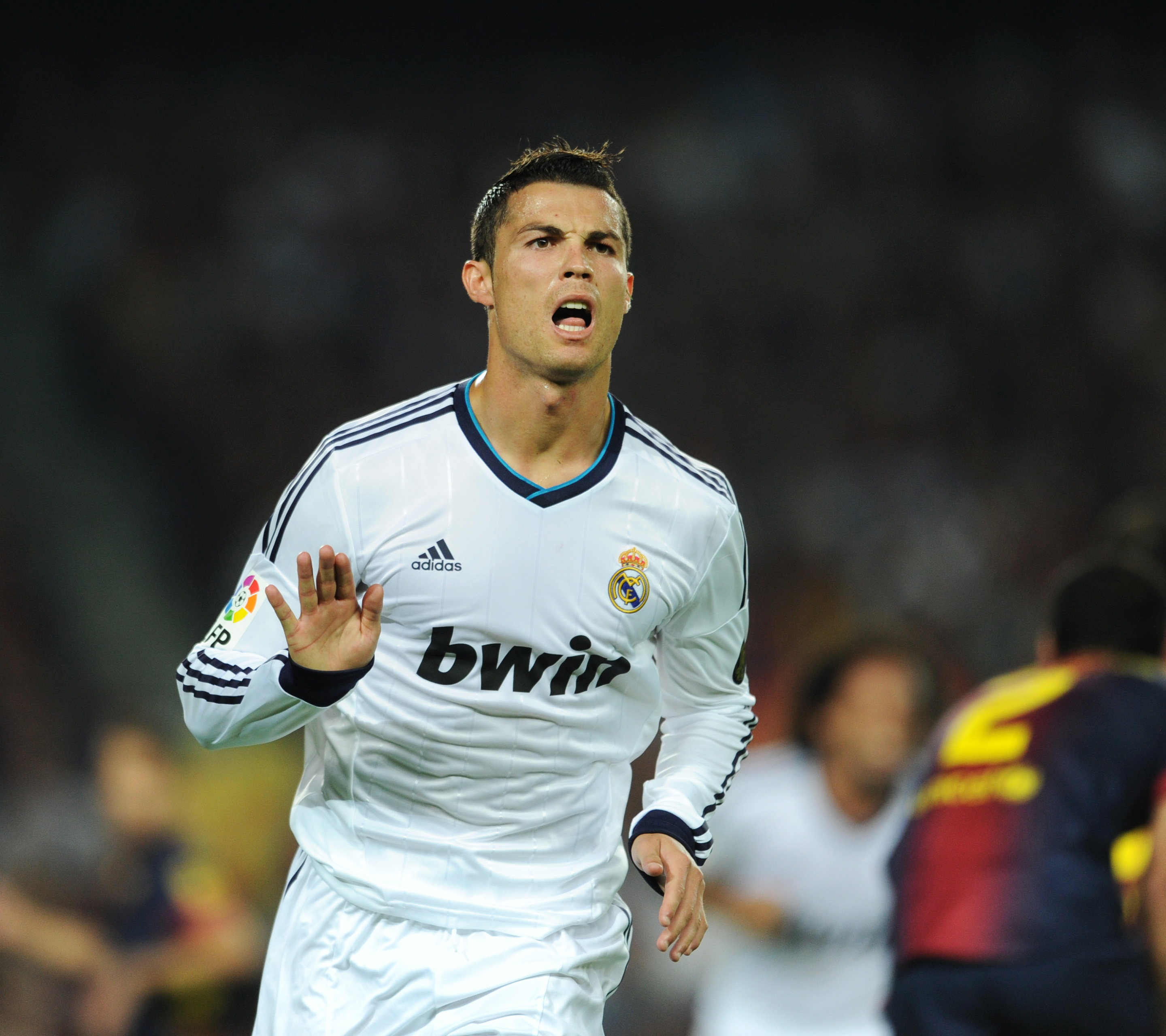Cristiano Ronaldo Wallpapers For Mobile Phones-2 - Cristiano Ronaldo Real Madrid Hd - HD Wallpaper 