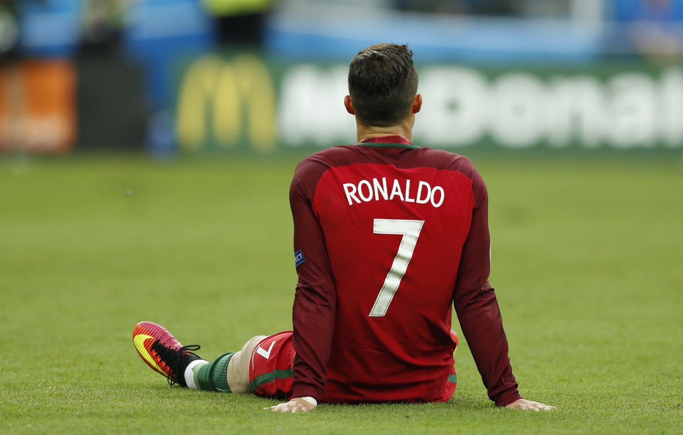 Photo Wallpaper Lawn, Football, Back, Form, Portugal, - Cristiano Ronaldo Back - HD Wallpaper 