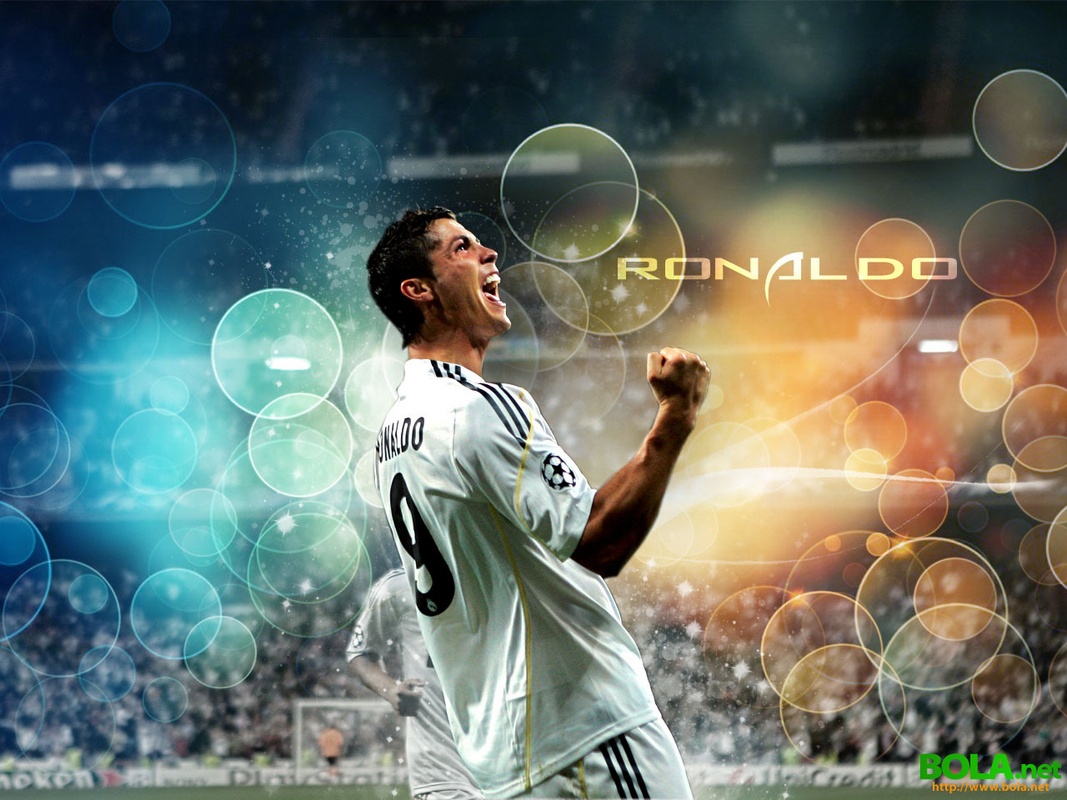 Ronaldo Hd Wallpaper Download - Football Wallpaper Cristiano Ronaldo - HD Wallpaper 