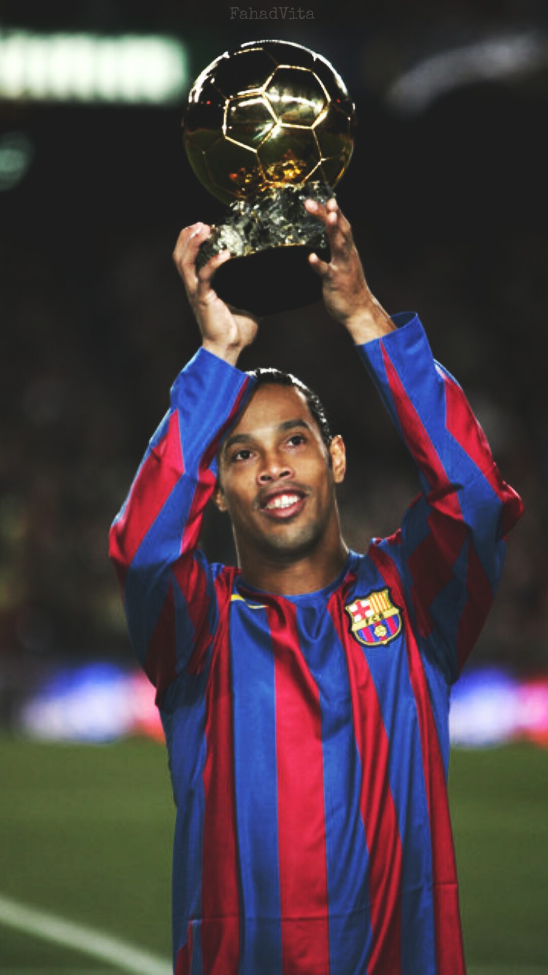 Ronaldinho Con El Balon De Oro - HD Wallpaper 