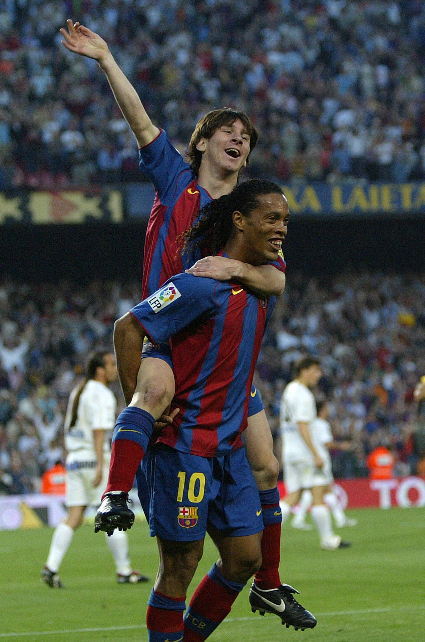 Messi And Ronaldinho Hd - HD Wallpaper 
