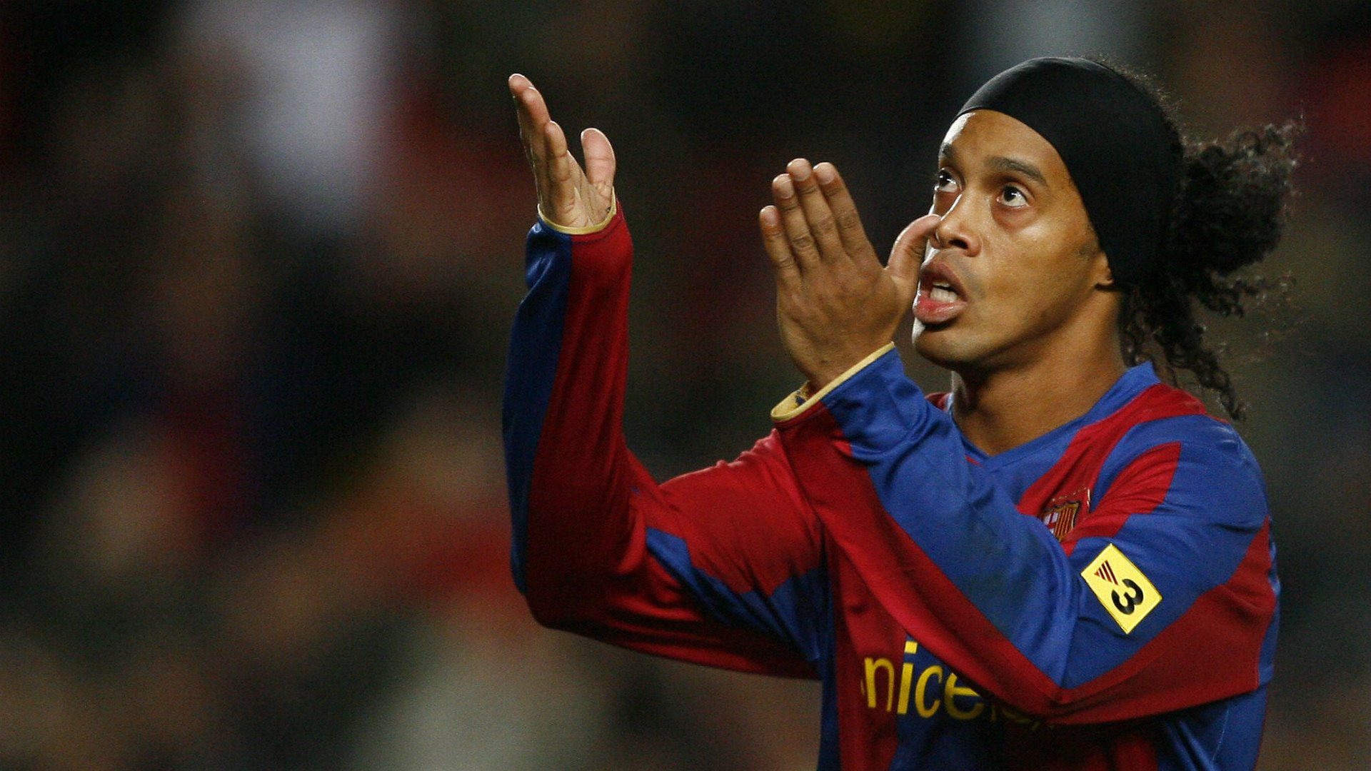 Ronaldinho Gaúcho - Ronaldinho Back To Barcelona - HD Wallpaper 
