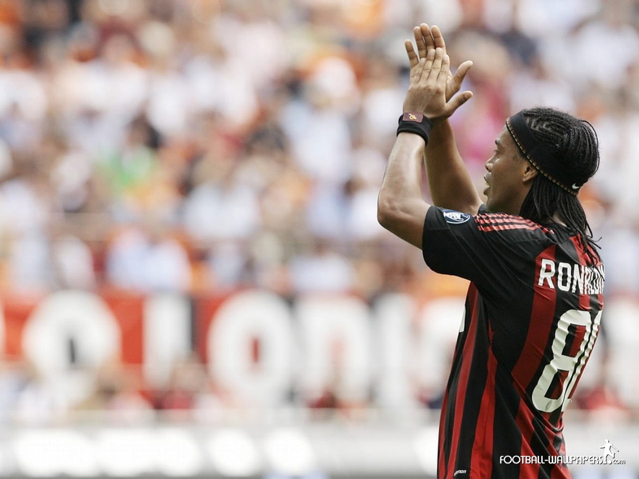 Ronaldinho Milan - HD Wallpaper 