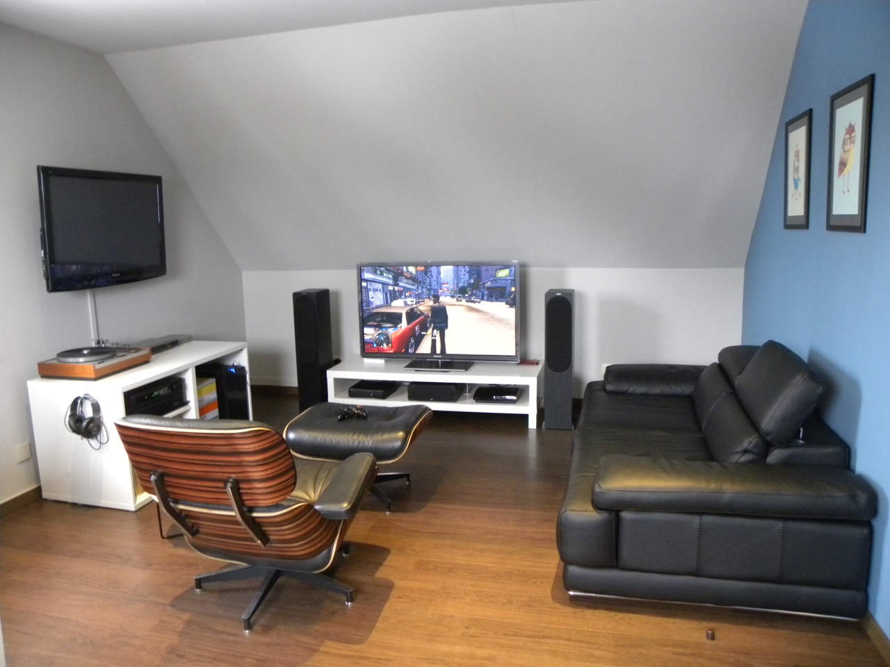 Clever Use Of Dormer Rooms - Apartment Gaming Room Ideas - HD Wallpaper 