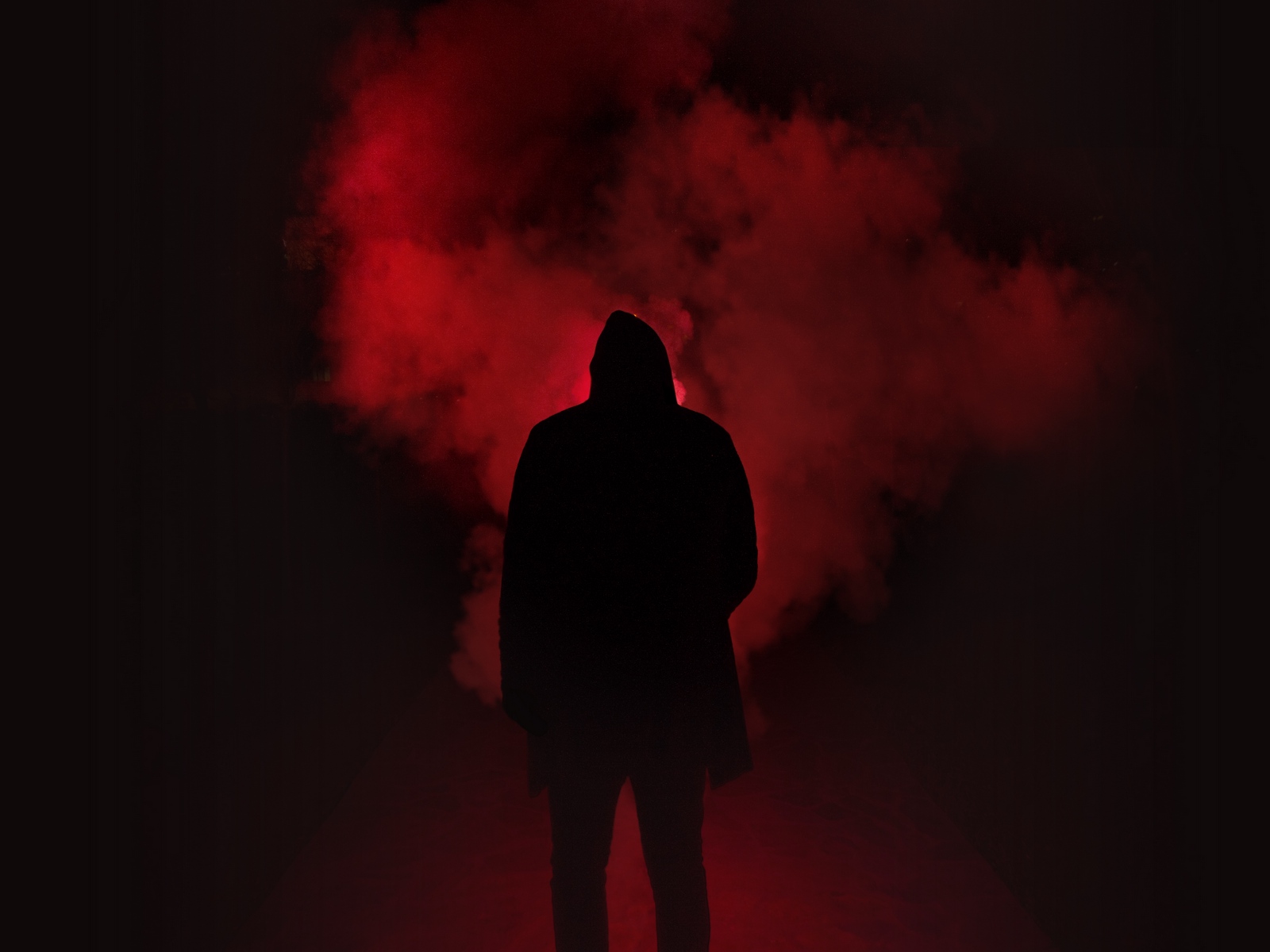 Wallpaper Silhouette, Smoke, Man, Hood - Red Smoke Wallpaper 4k - HD Wallpaper 