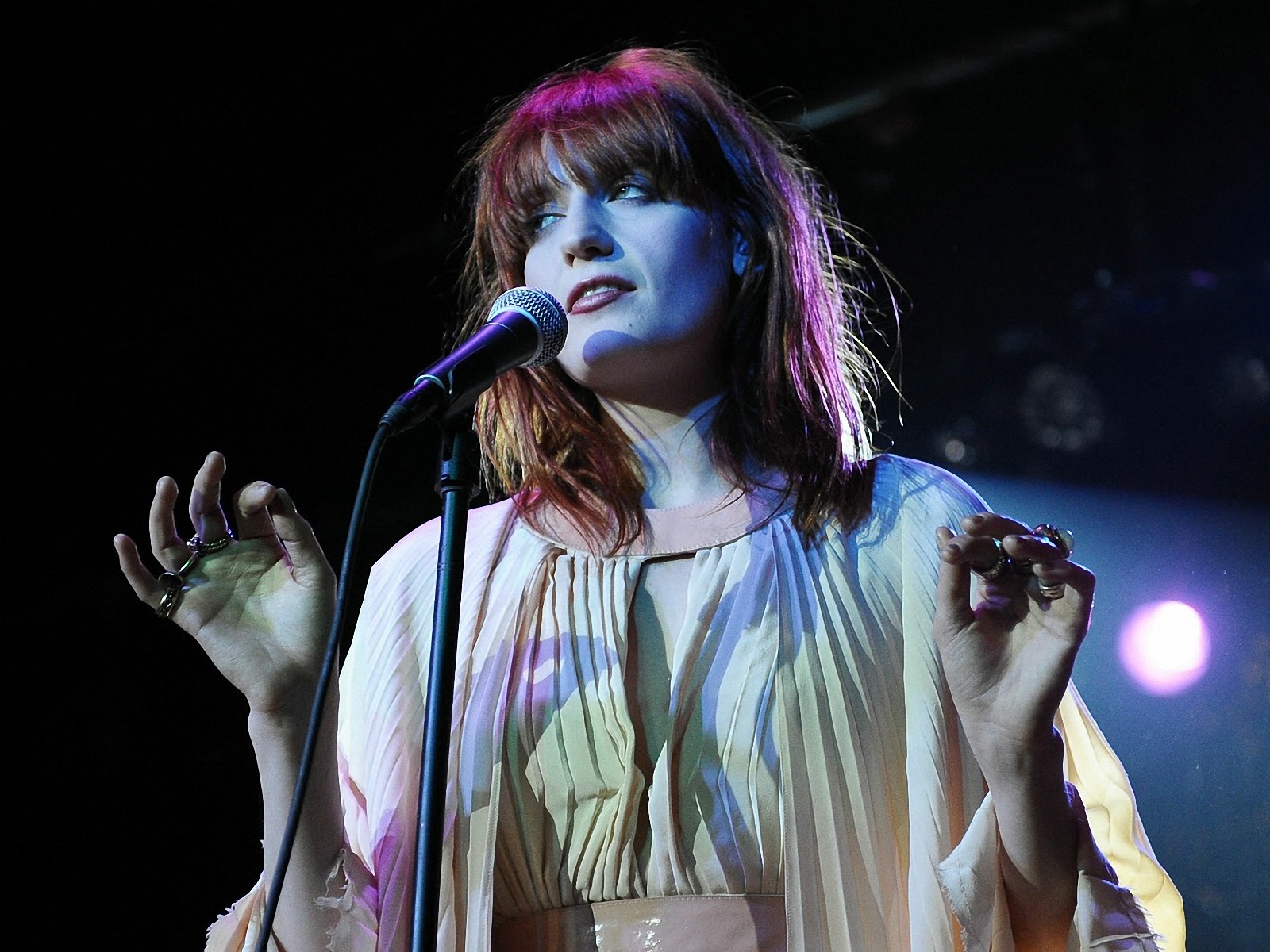 Florence Welch Stage - HD Wallpaper 