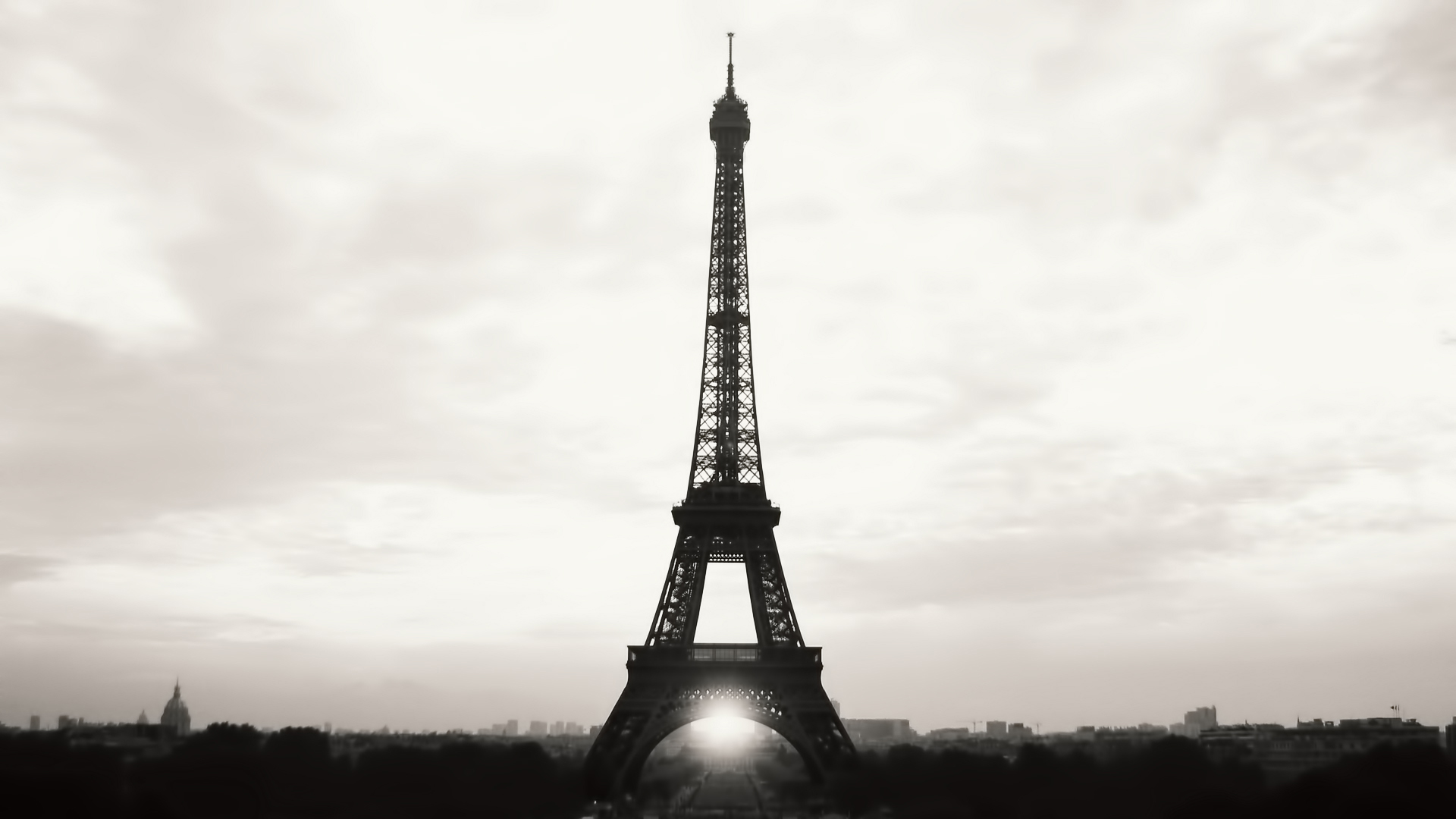 Eiffel Tower Wallpaper - HD Wallpaper 