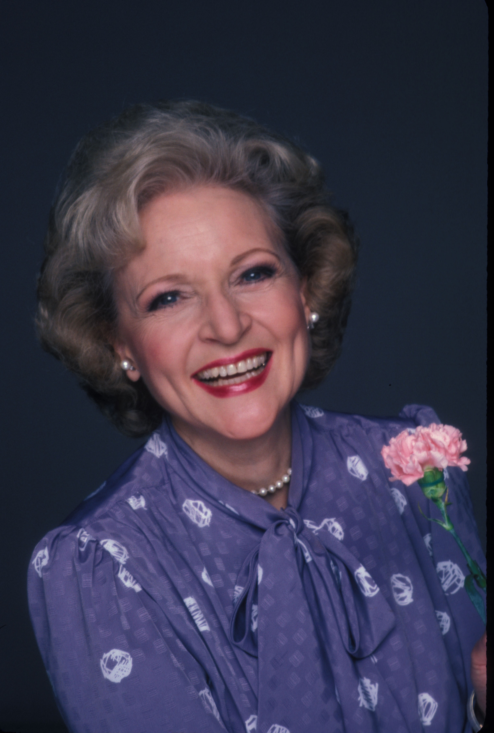 Betty White Images Betty White Hd Wallpaper And Background - Betty