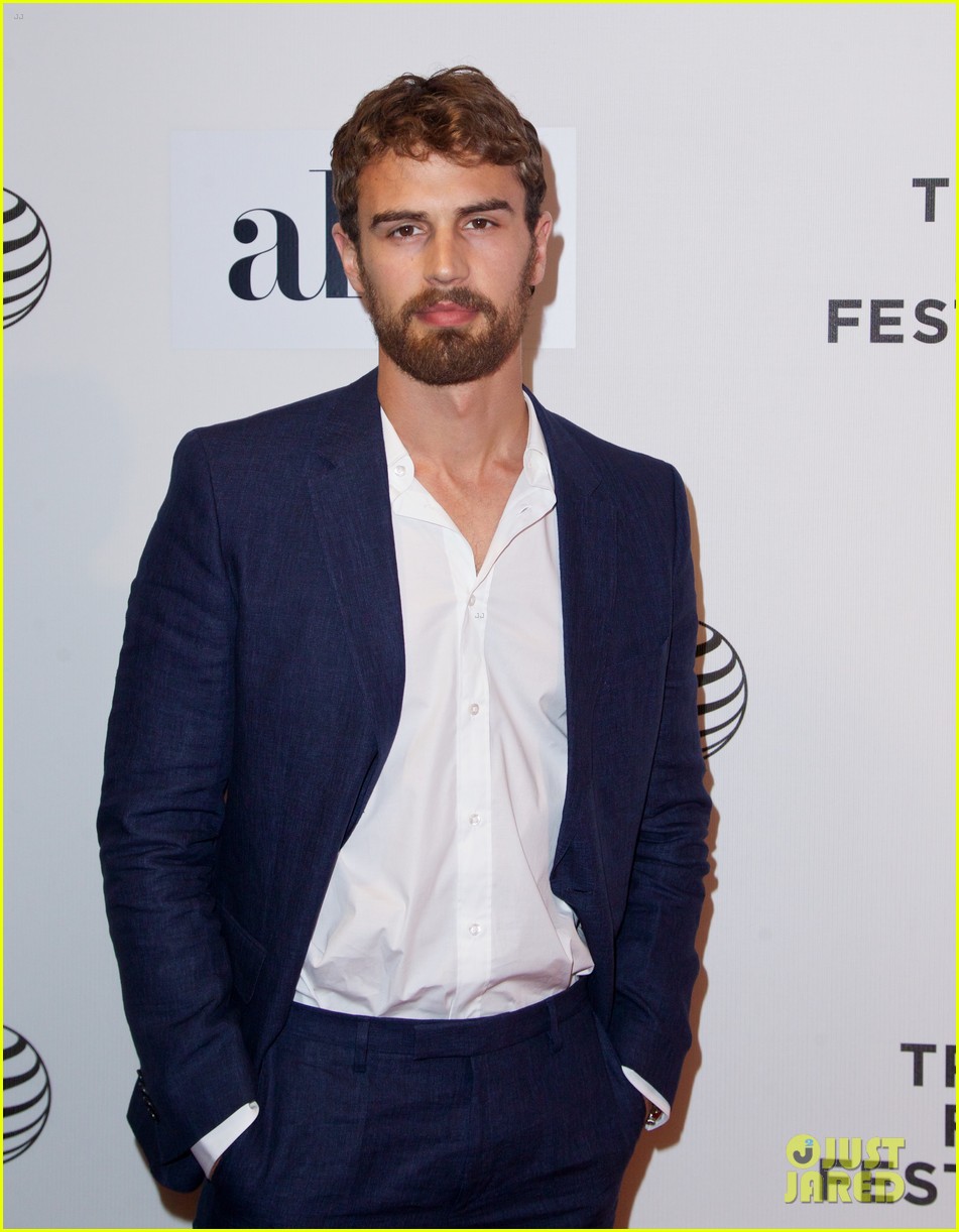 Dakota Fanning Nylon Mag May 2015 Tribeca Fest Theo - Theo James 2015 - HD Wallpaper 