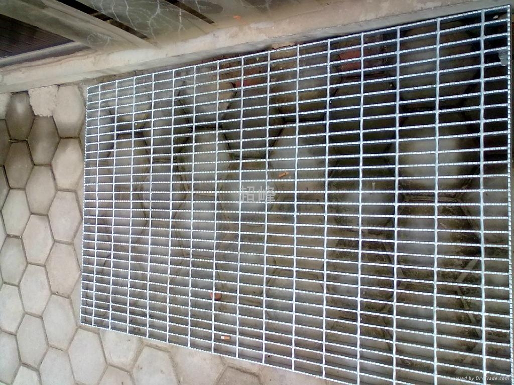 Metal Grill, Wallpaper Aljanh - Ufa River - HD Wallpaper 