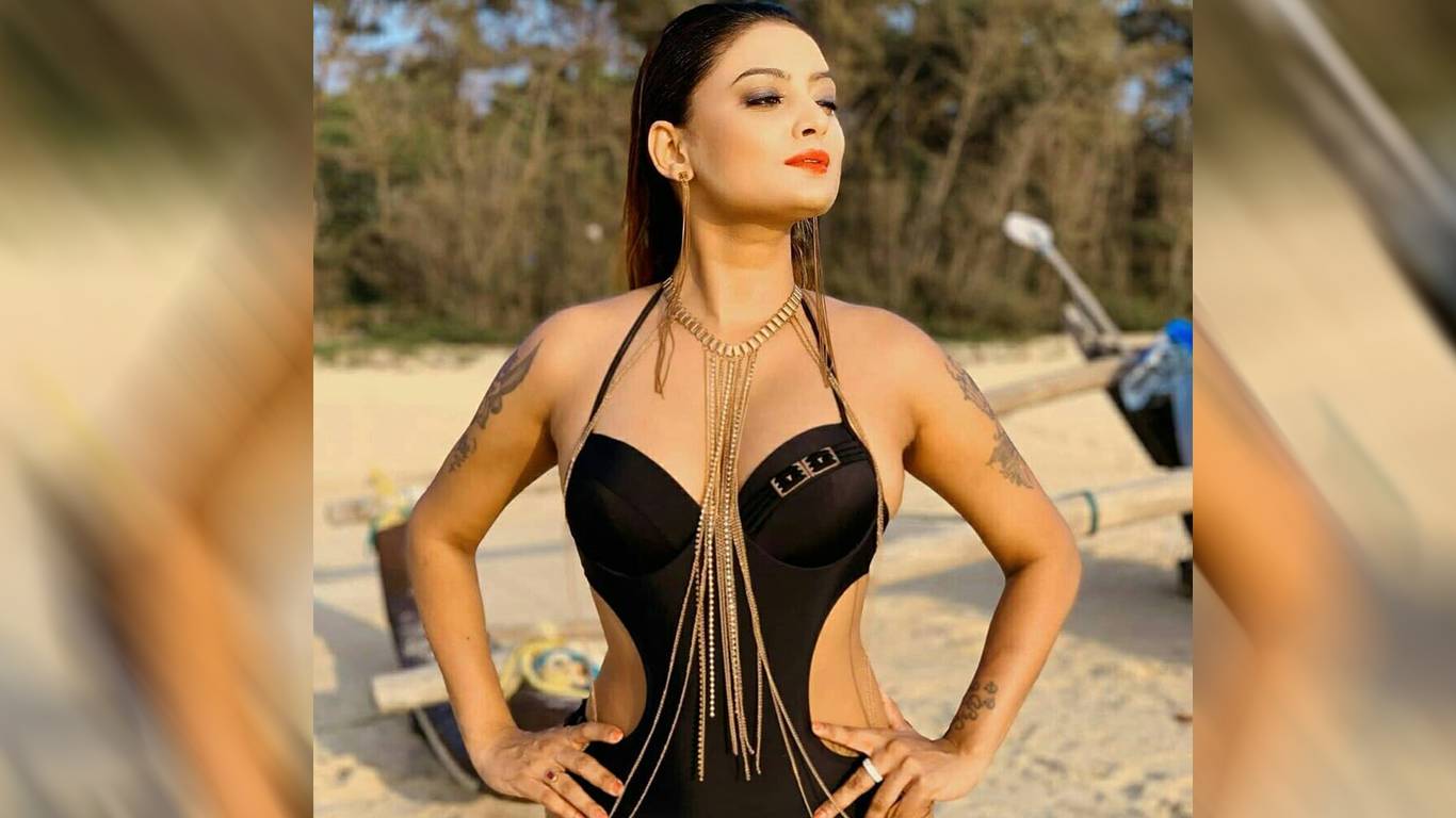 Hot And New Celebrities Wallpapers - Twinkle Kapoor Bikini Black - HD Wallpaper 