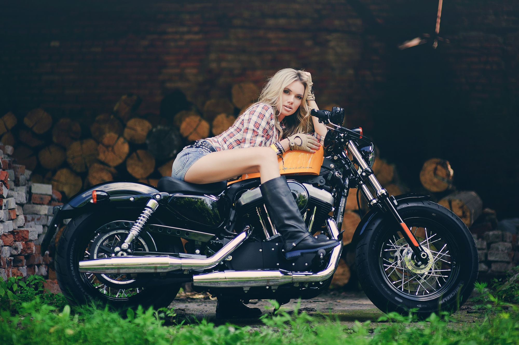 Harley Davidson Women Model - HD Wallpaper 