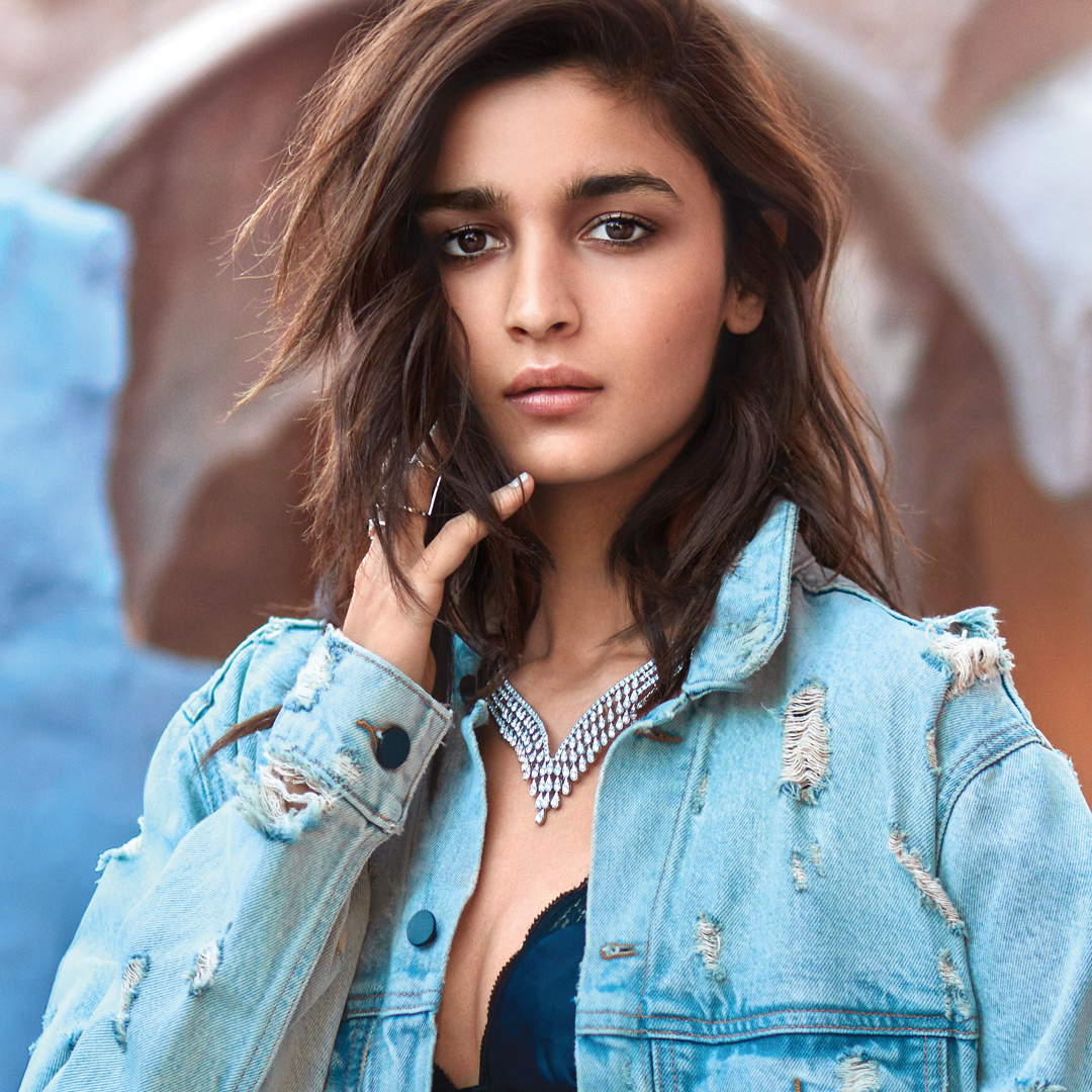 Alia Bhatt, Jeans Shirt, Bollywood, 2018, Wallpaper - HD Wallpaper 