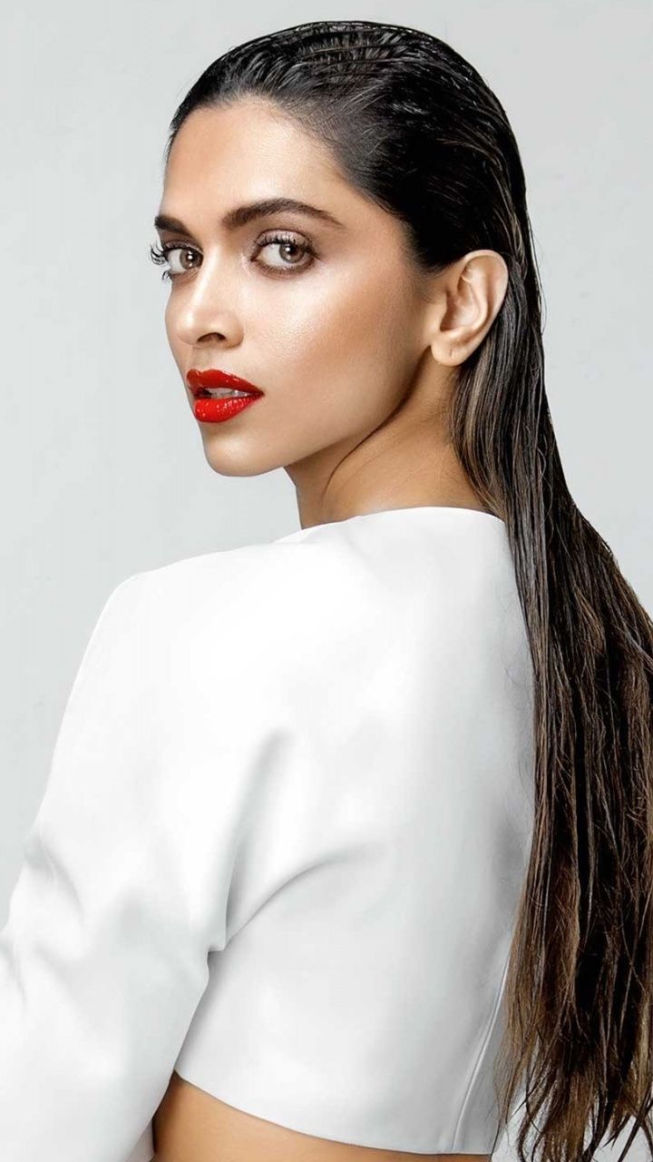 Deepika Padukone Sexy Star - HD Wallpaper 