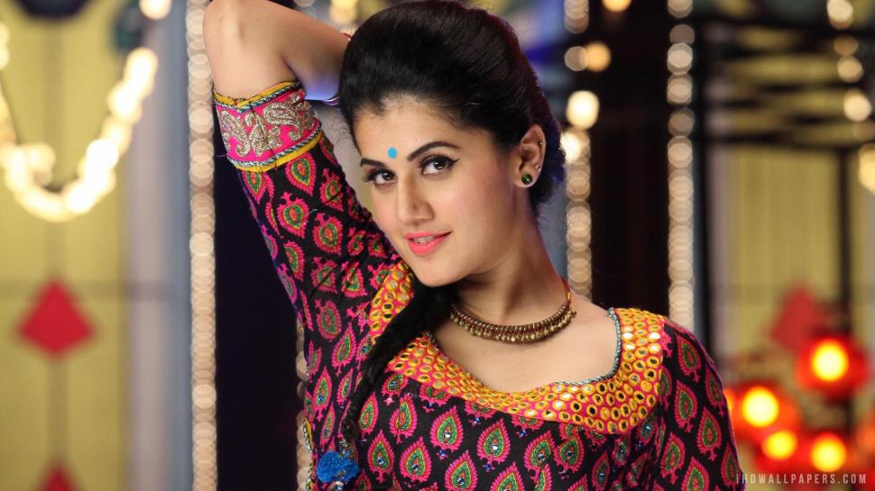 Indian Actress Taapsee Pannu Wallpaper,indian Hd Wallpaper,actress - Taapsee Pannu Hd - HD Wallpaper 