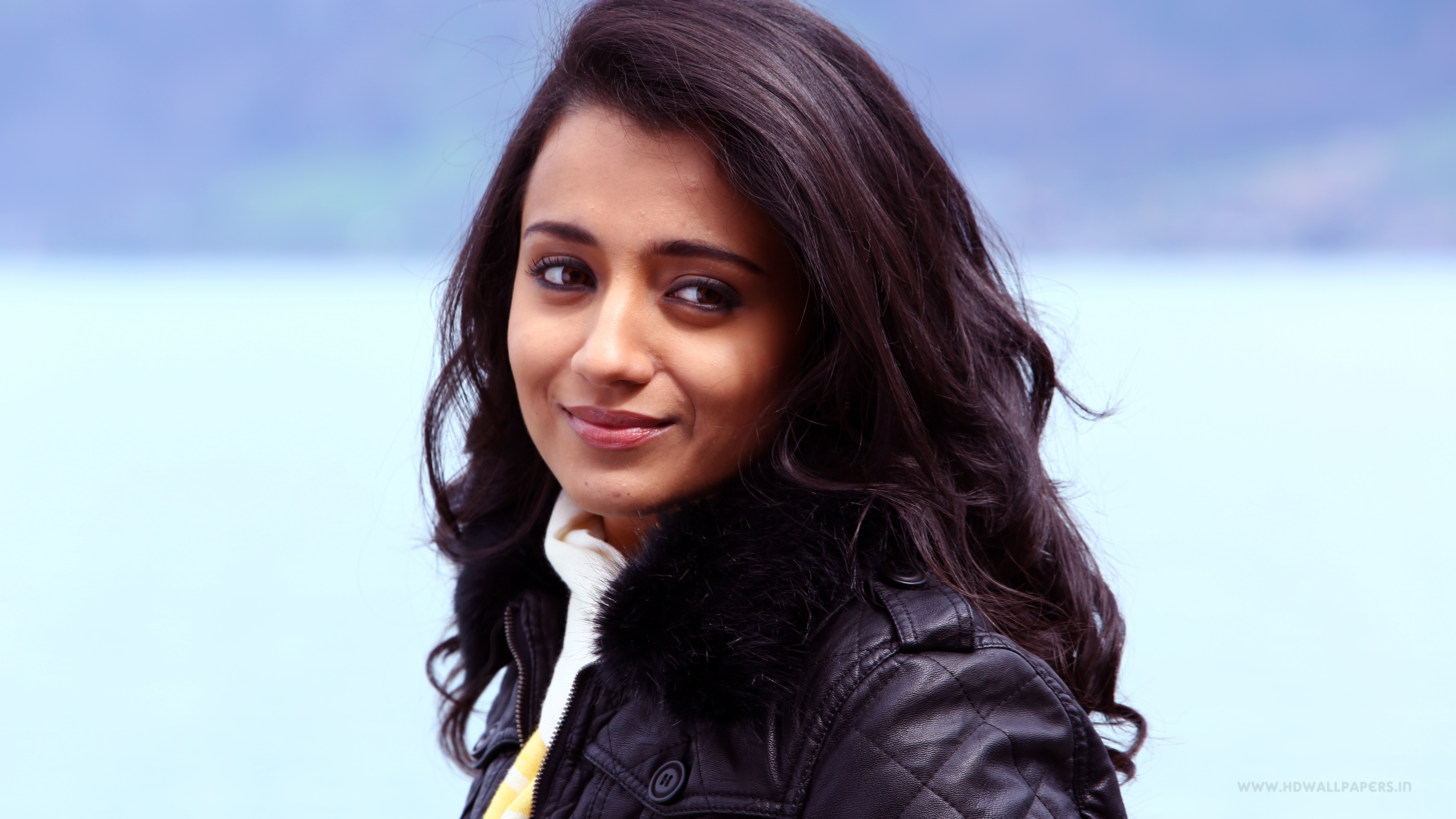 Trisha In Endrendrum Punnagai - HD Wallpaper 