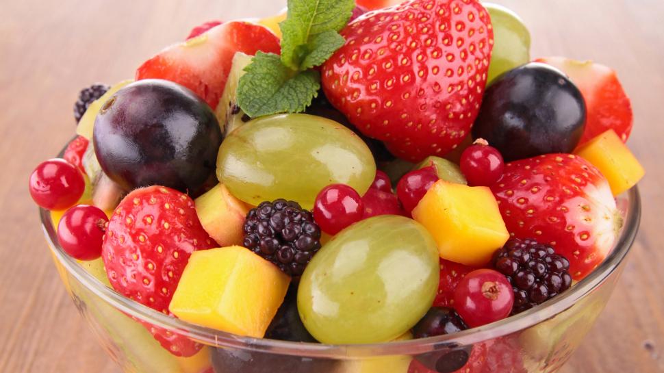 Fruits Salad, Berries, Strawberries, Mango, Dessert - Ensalada De Frutas Con Fresa - HD Wallpaper 