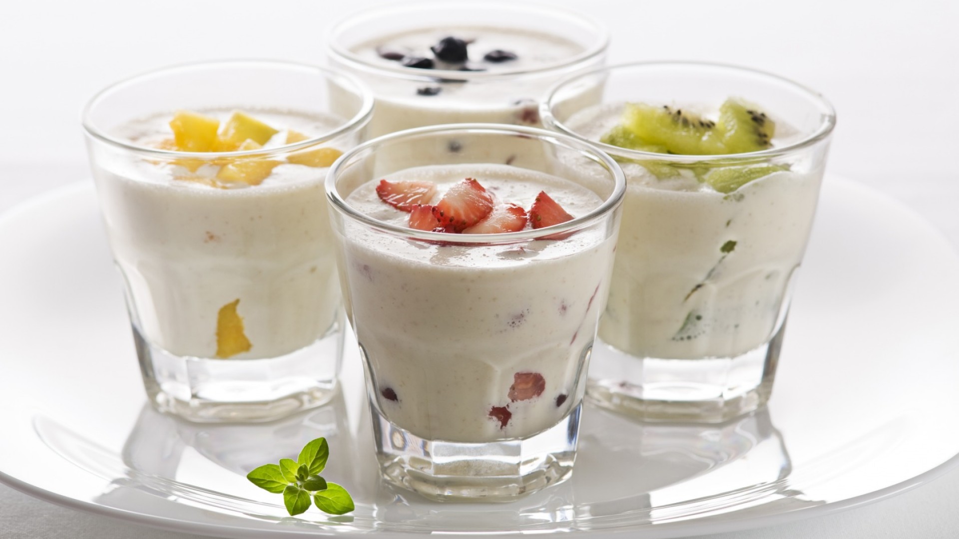 Milk Shake, Ice Cream, Fruit, Strawberries, Kiwi, Mango, - Shake Hd - HD Wallpaper 