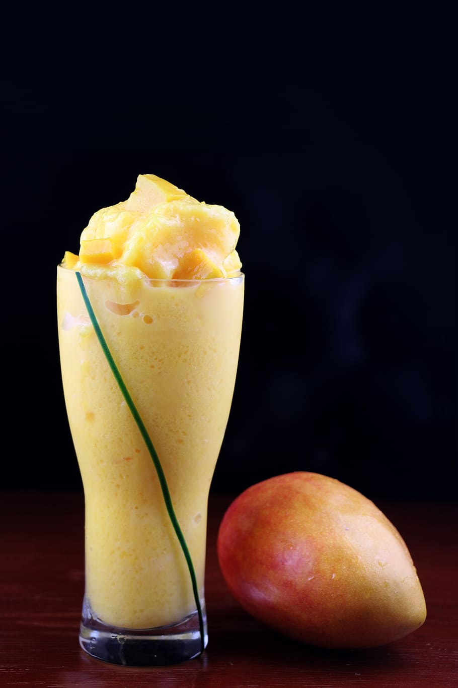 Drinking Glass With Mango Shake, Beverage, Smoothie, - Shake Mango - HD Wallpaper 