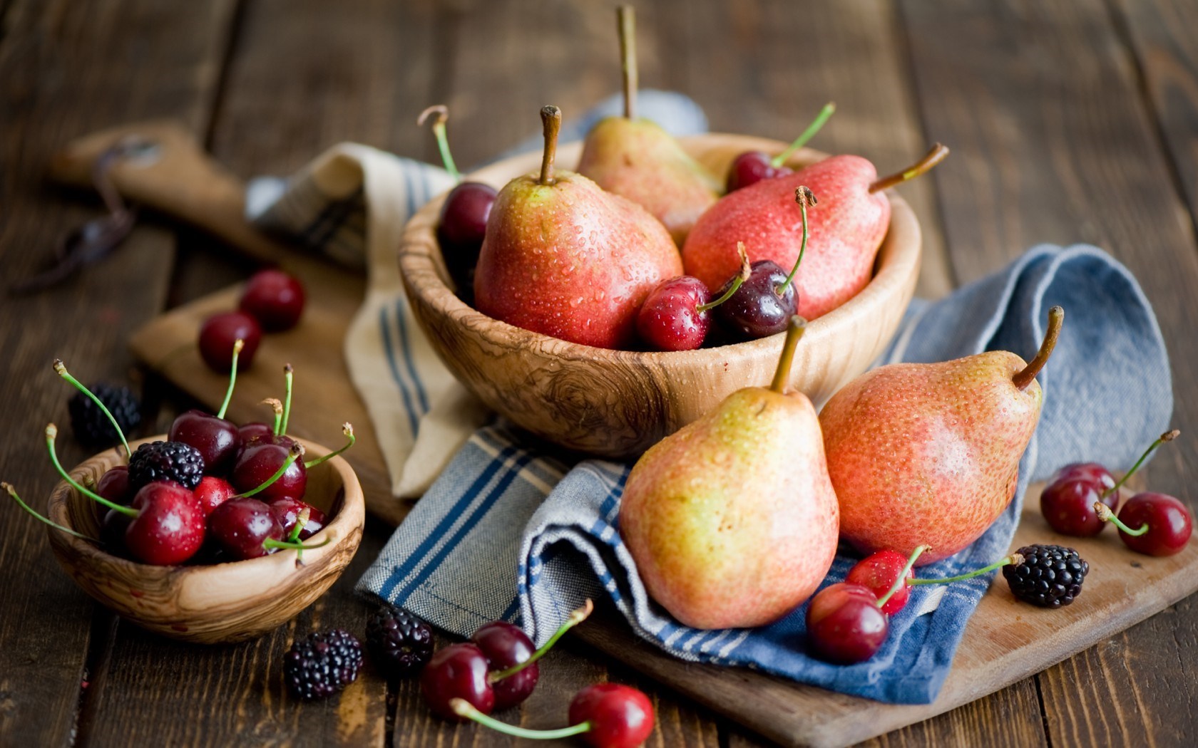 Fruit On Wood Table - HD Wallpaper 