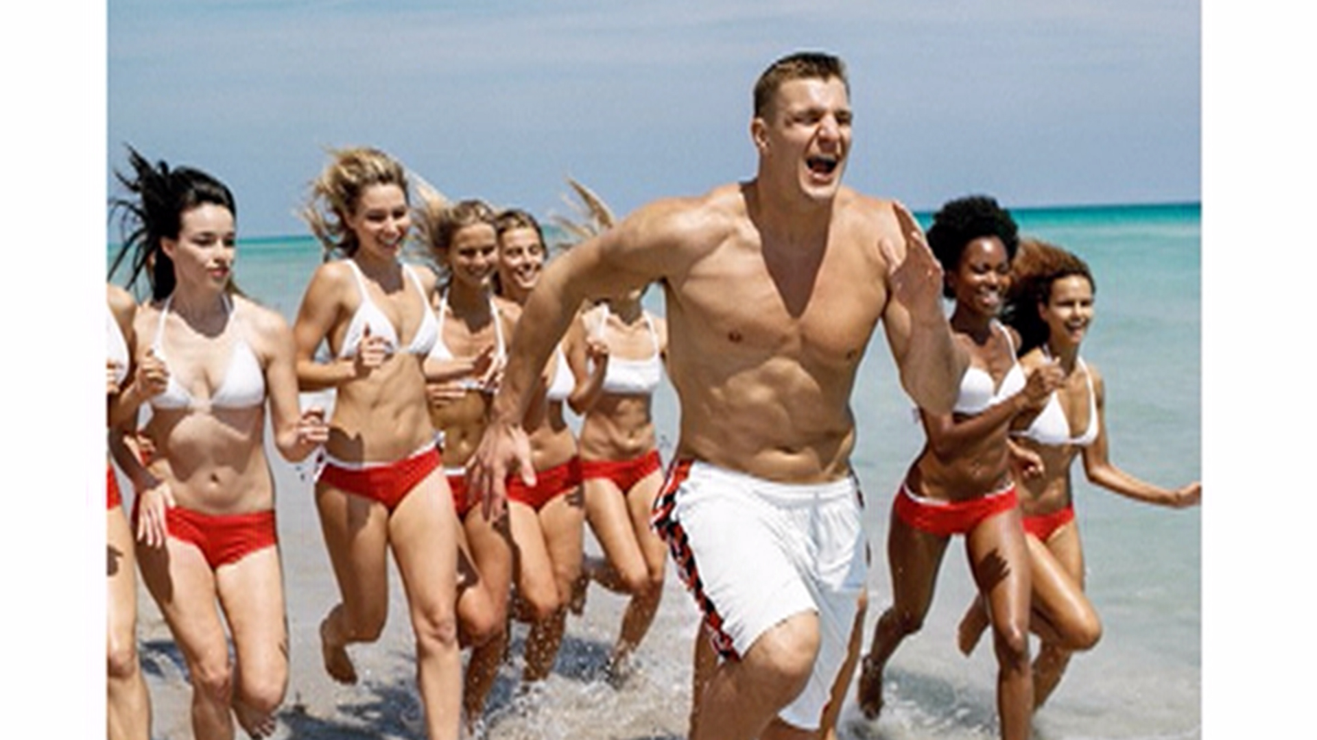 Rob Gronkowski At The Beach - HD Wallpaper 