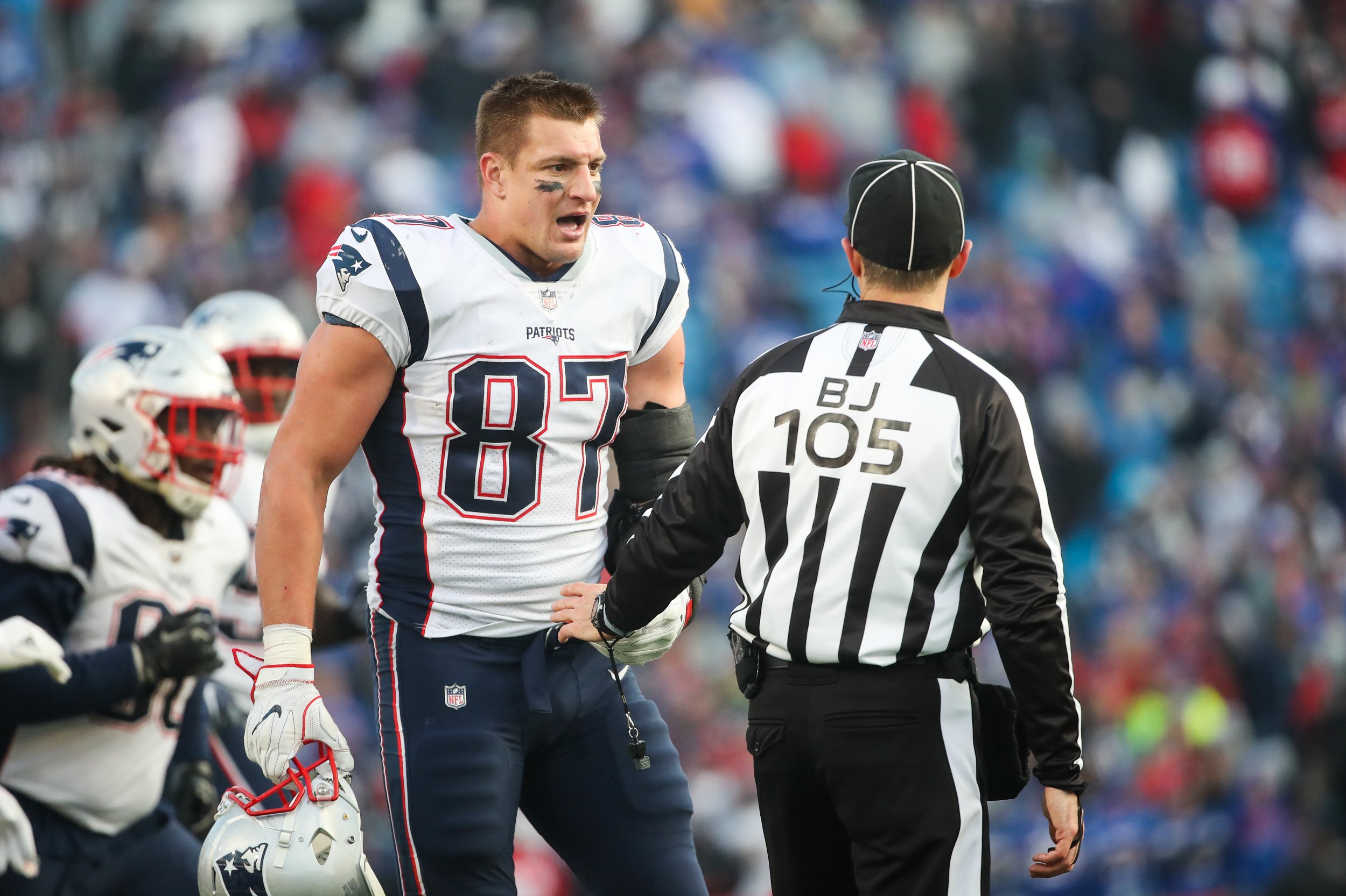 New England Patriots Tight End Rob Gronkowski, Left - Gronkowski Patriots - HD Wallpaper 