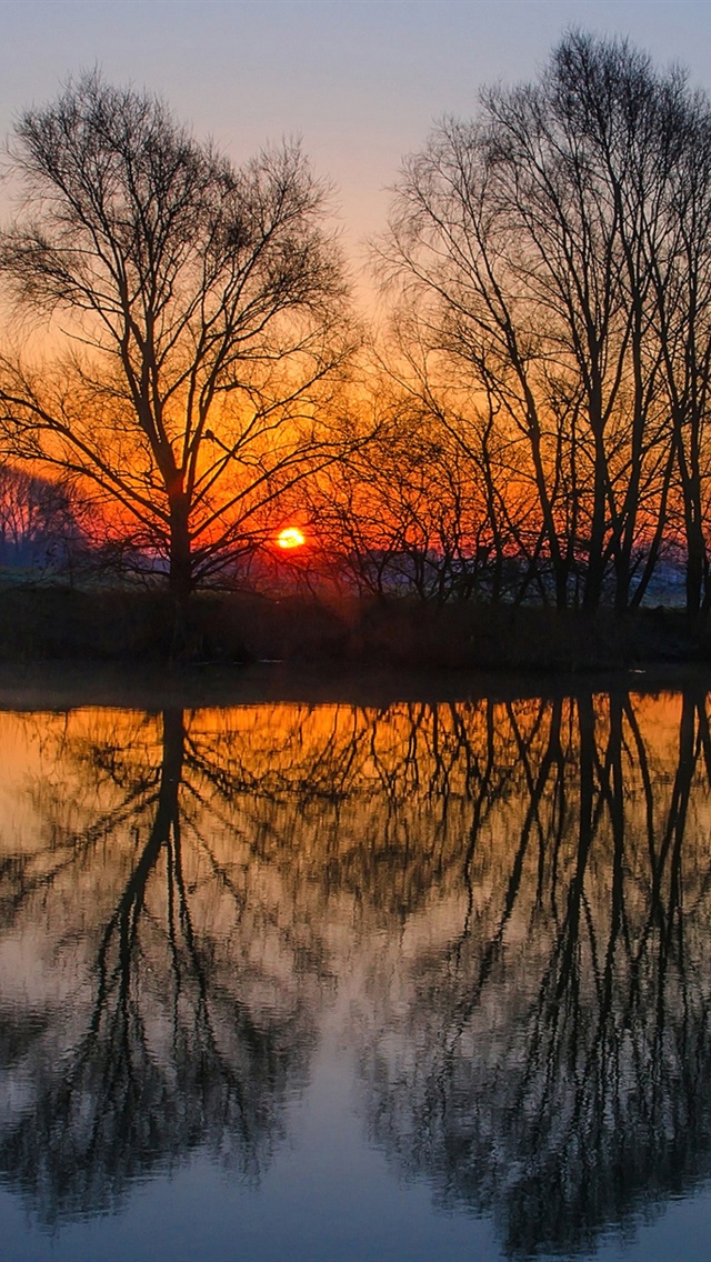 Reflection On Water Surface - HD Wallpaper 