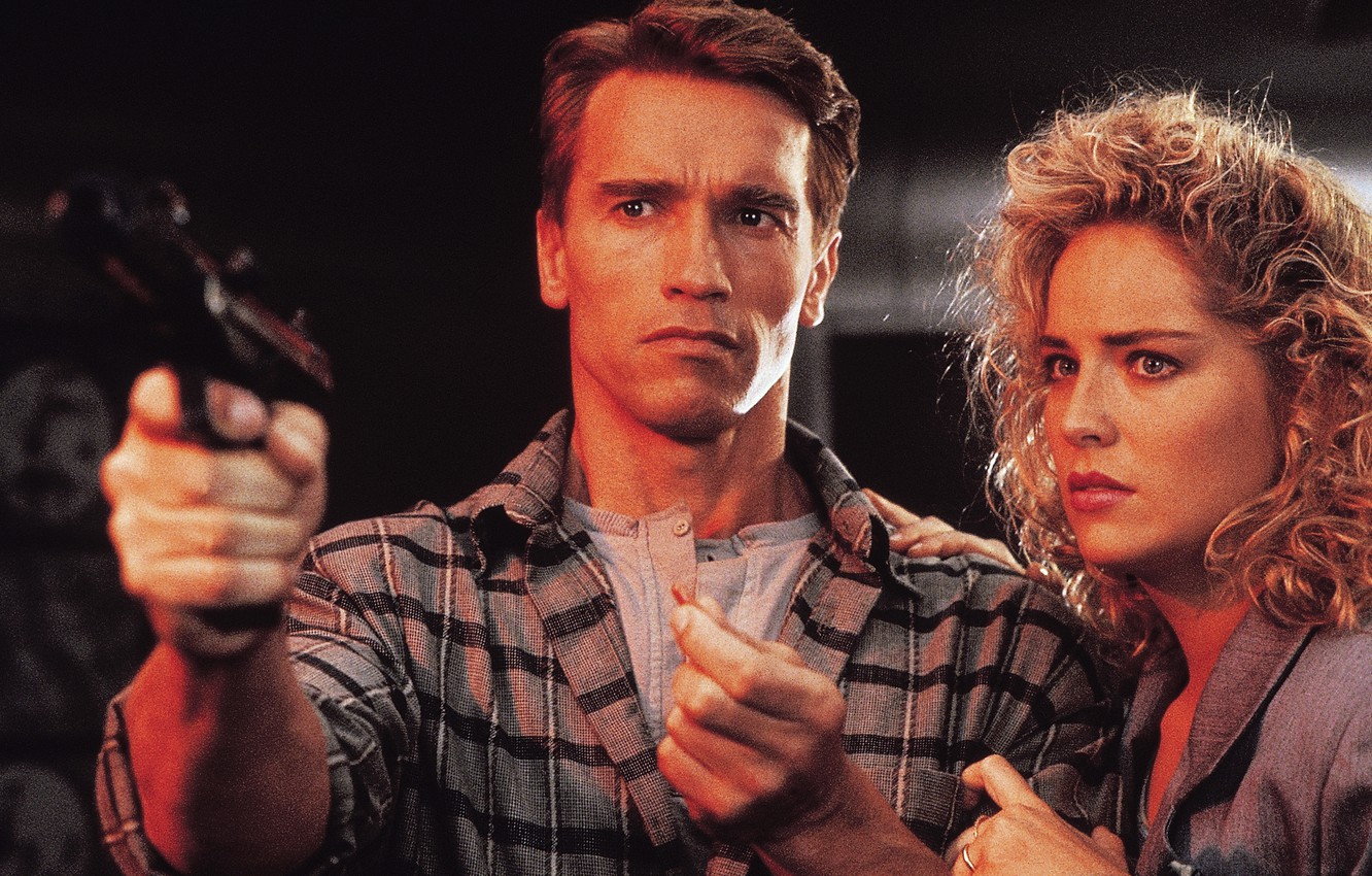 Photo Wallpaper Arnold Schwarzenegger, Remember All, - Sharon Stone Running Man - HD Wallpaper 