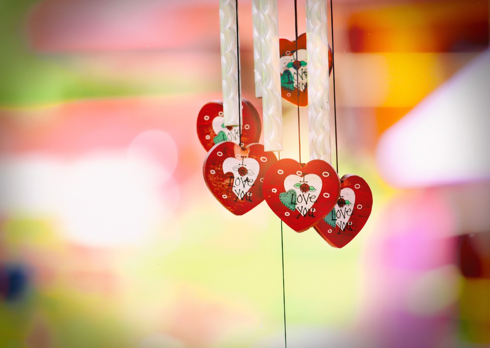 Heart Shape Wind Chimes Wallpaper - Love Wallpaper Hearts Shape - HD Wallpaper 