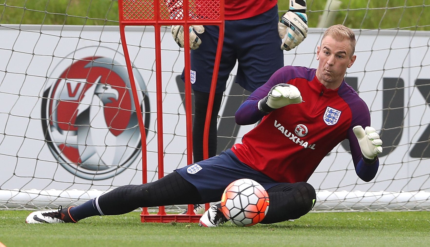 Joe Hart - Kick Up A Soccer Ball - HD Wallpaper 