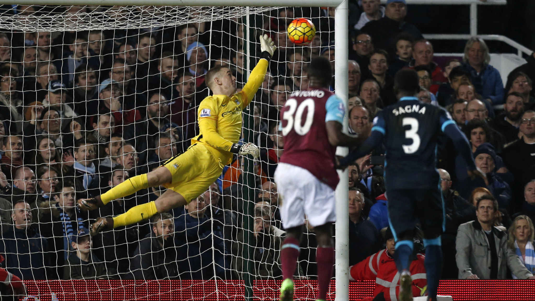 England Goalkeeper Hart Has Been City S No 1 For Eight - Joe Hart Saves For West Ham - HD Wallpaper 