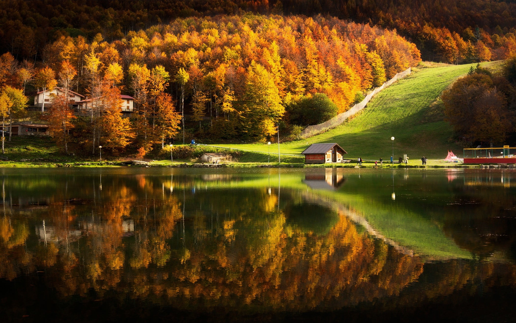 Lake House Wallpaper - HD Wallpaper 