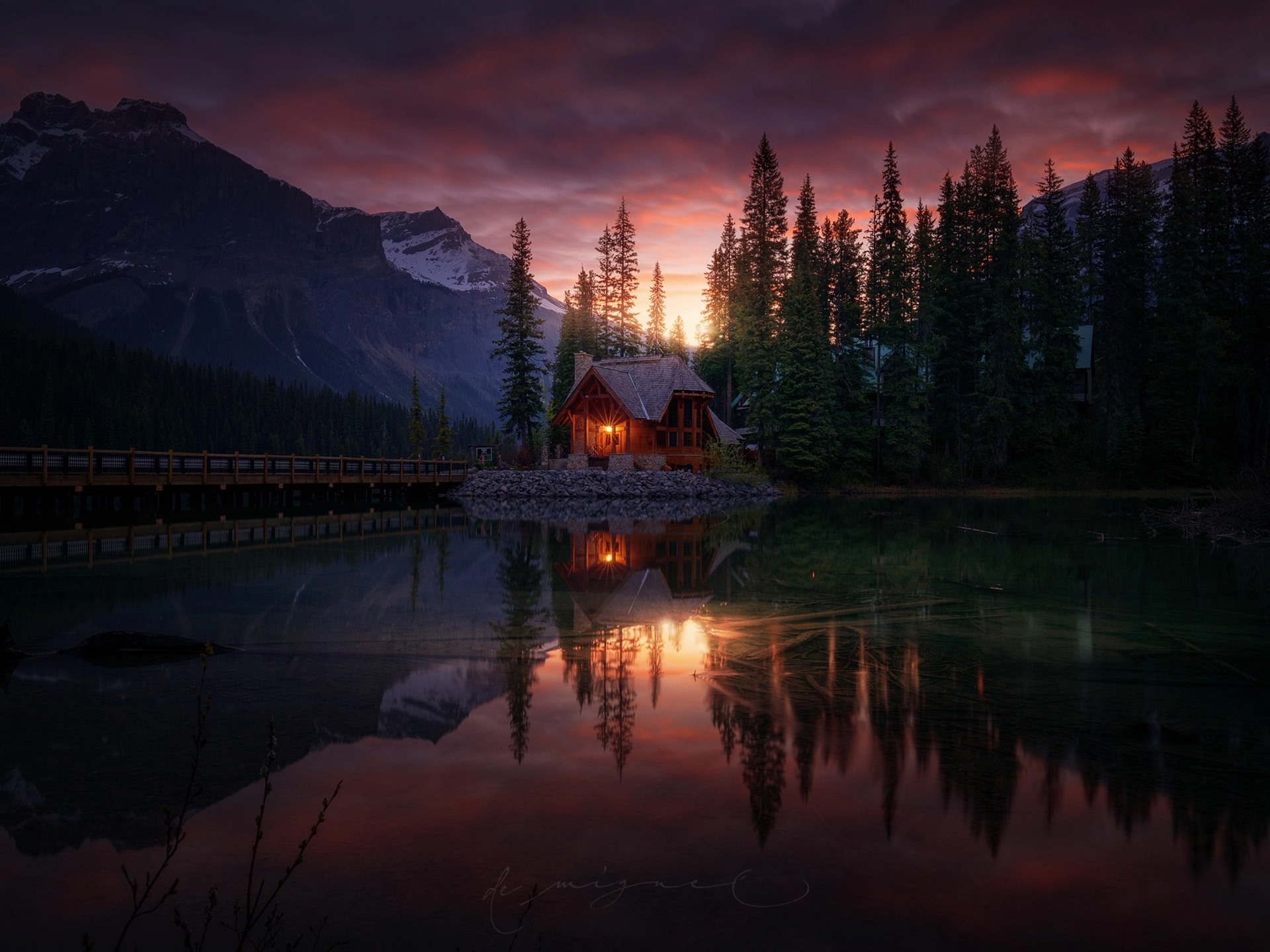 Wallpaper Forest, Lake, House, Sunset, Dusk - Trees In A Sunset Reflection - HD Wallpaper 