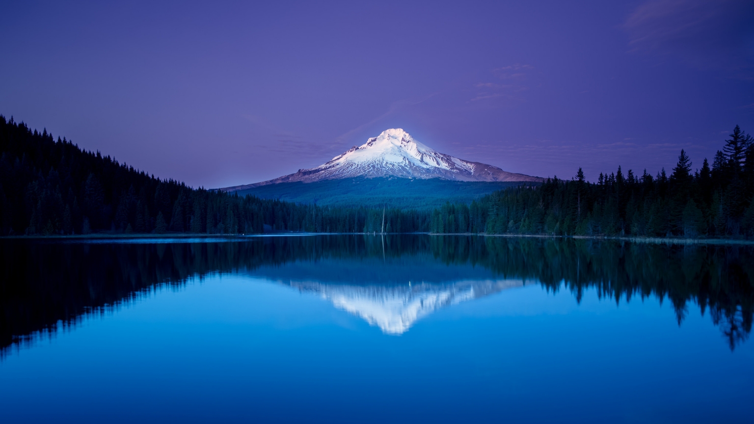 Mountains With Lake Reflection - HD Wallpaper 