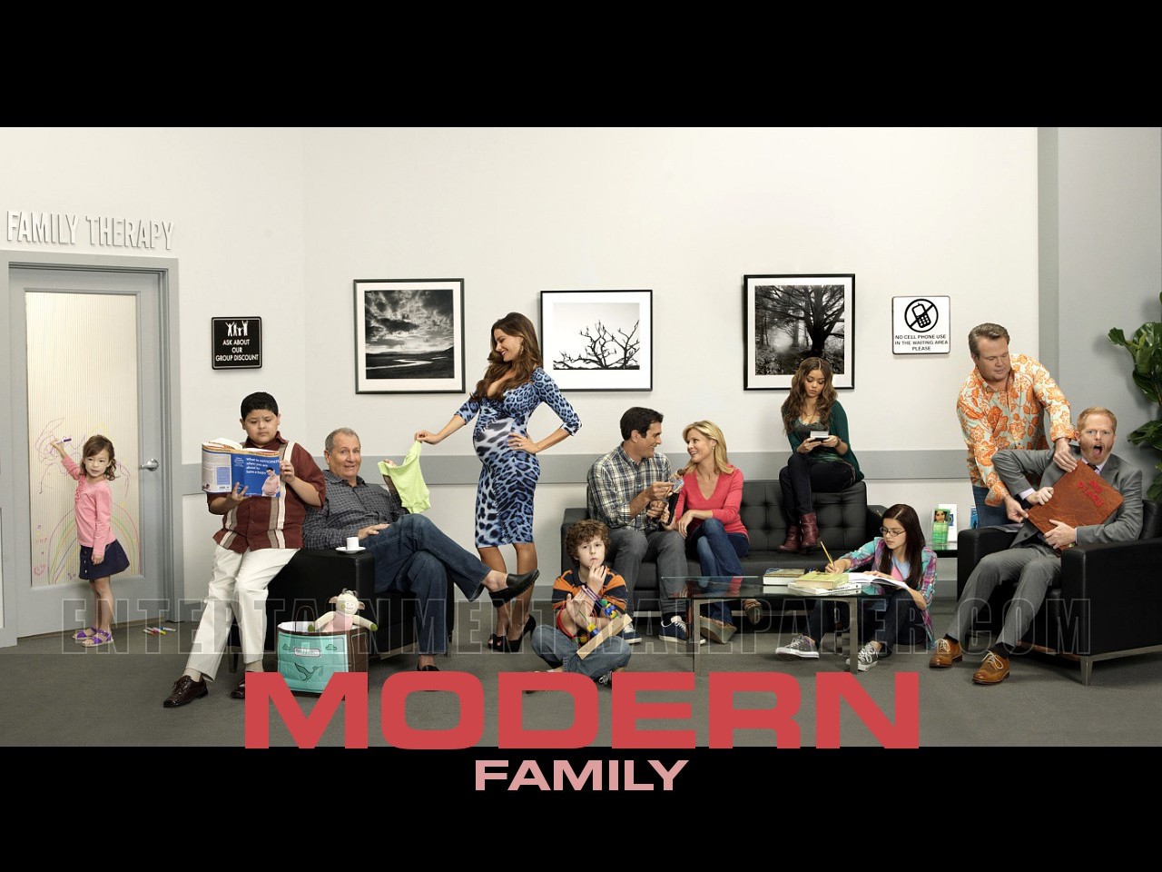 Modern Family - HD Wallpaper 