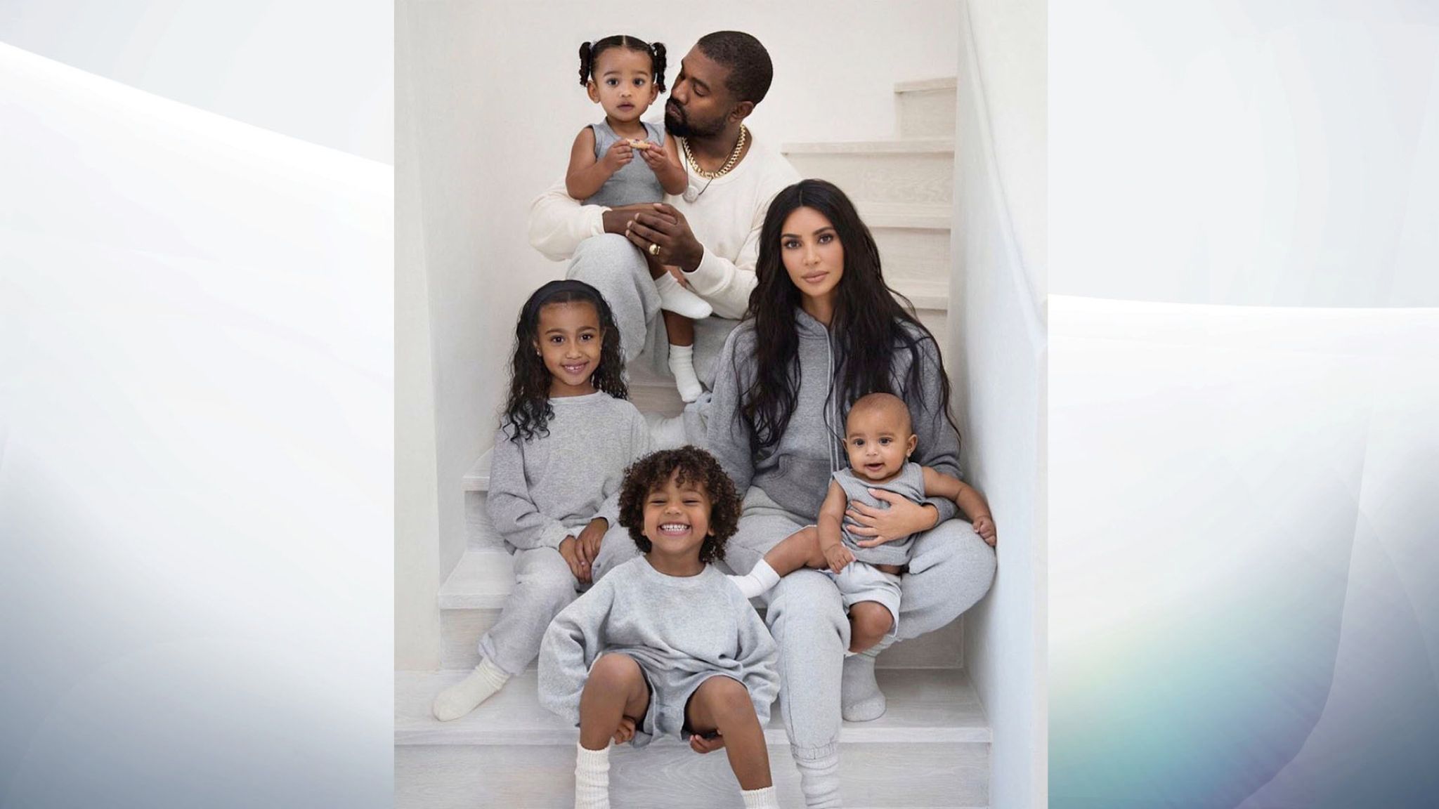 Kim Kardashian Christmas Card - Kim Kardashian Christmas Card 2019 - HD Wallpaper 