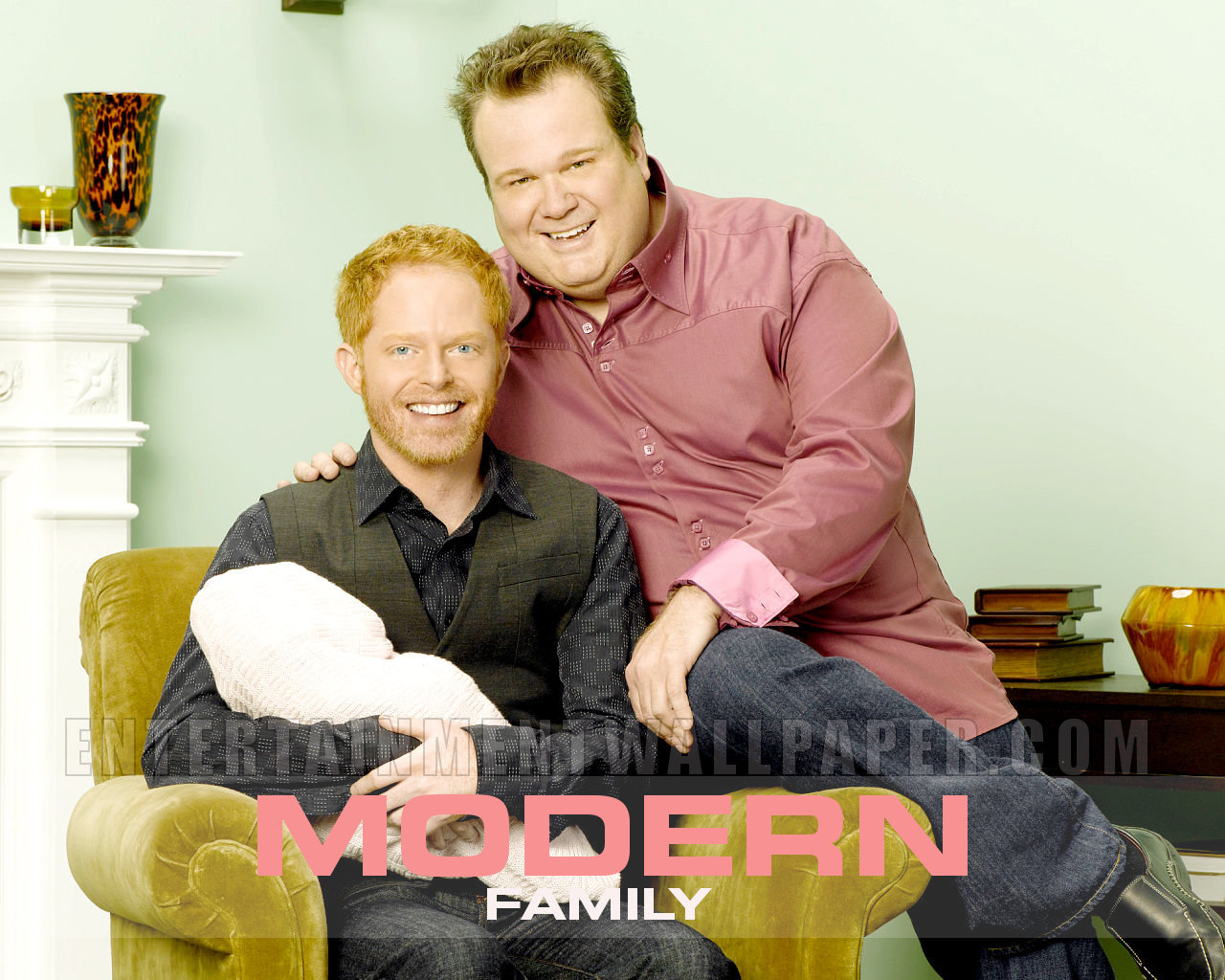 Modern Family Mitchell Season 1 - HD Wallpaper 