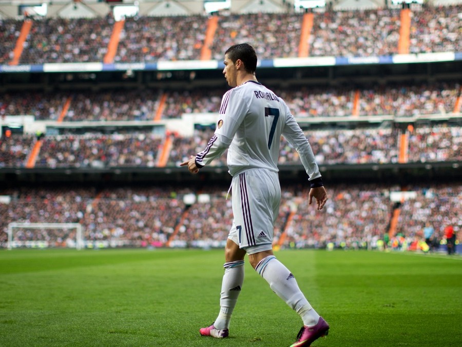 Wallpaper Cristiano Ronaldo, Real Madrid, Footballer, - Santiago Bernabeu Wallpaper Desktop - HD Wallpaper 