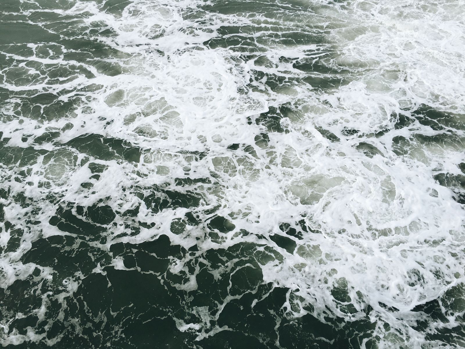 Water Black And White Rocks Waves Wallpaper - Ocean Foam - HD Wallpaper 