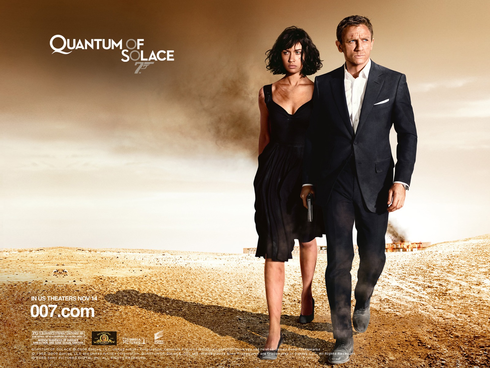 James Bond Quantum Of Solace James Bond Movies Wallpaper - Daniel Craig And Bond Girl - HD Wallpaper 