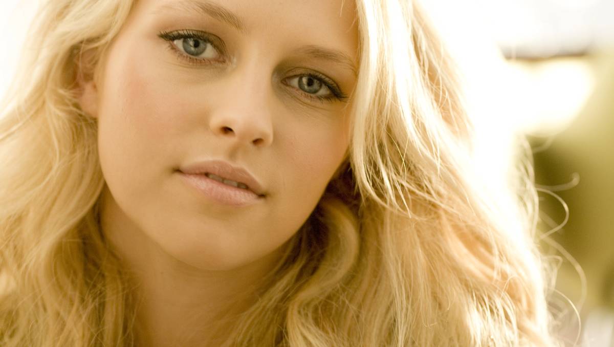 Teresa Palmer - HD Wallpaper 