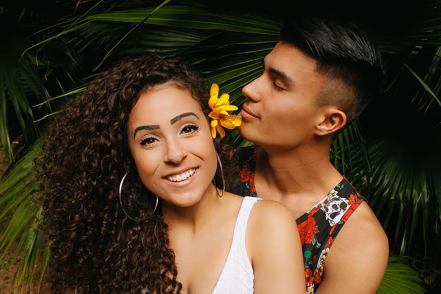 Man Near Smiling Woman Wearing White Tank Top, Beautiful, - Girls Who Like To Have Fun - HD Wallpaper 