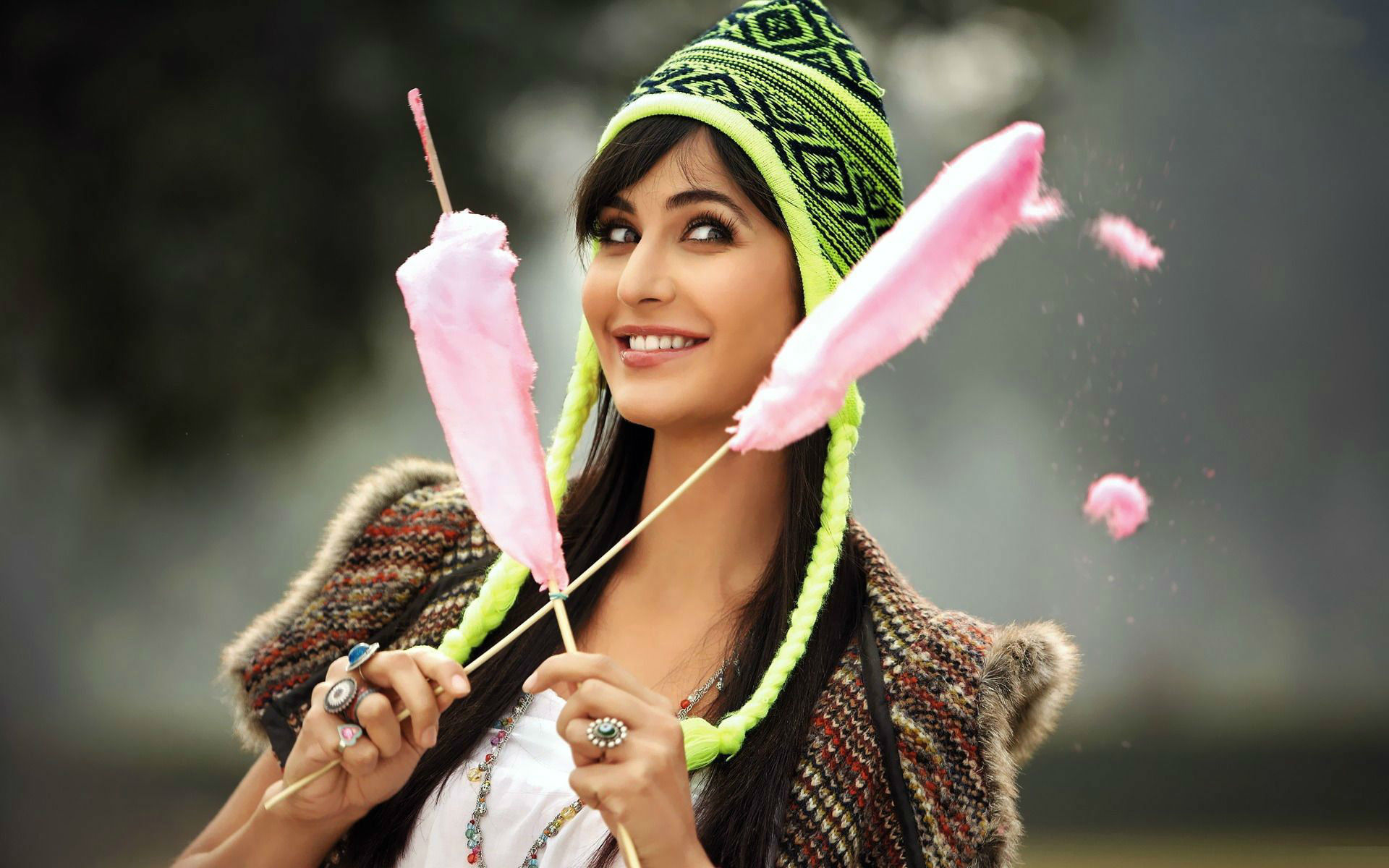 Free Download Beautiful Love Hd Wallpapers At Wallbeam
lovely - Mere Brother Ki Dulhan Katrina Kaif - HD Wallpaper 