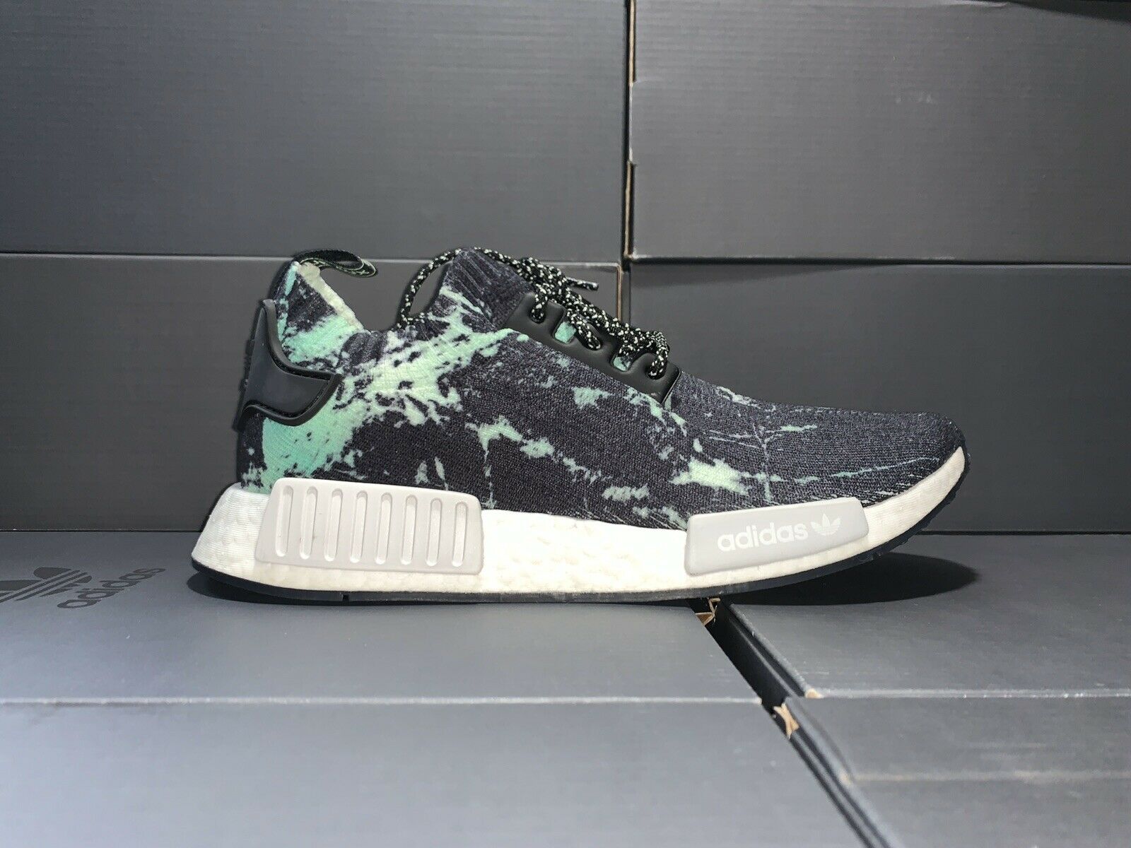 Sneakers - HD Wallpaper 